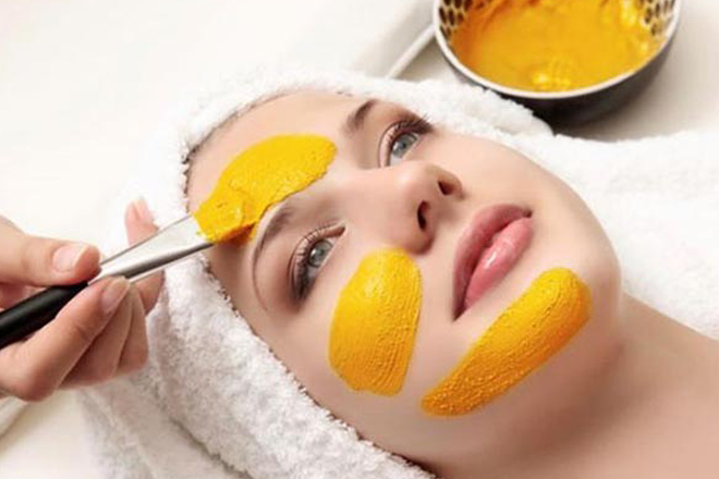 Cách trị tàn nhang bằng nghệ tươi hiệu quả mà đơn giản, rất dễ làm Mặt nạ nghệ