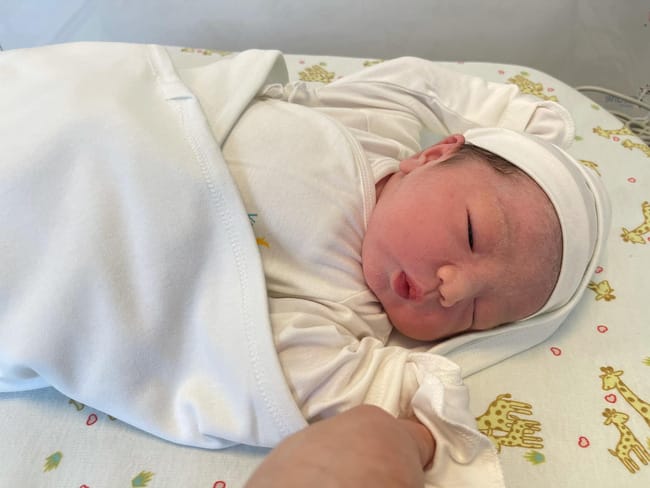 Hot mom Nam Thương sinh em bé thứ 2, ông xã Ba Duy thốt ra câu nói khiến hàng chục nghìn người hâm mộ cười lăn lộn - Ảnh 1. Hot mom Nam Thương sinh em bé thứ 2, ông xã Ba Duy thốt ra câu nói khiến hàng chục nghìn người hâm mộ cười lăn lộn - Ảnh 1.
